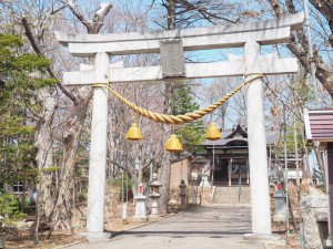 坂の上からひっそりと小樽の街を見守ってきたのかな？？手宮公園の上にある稲荷神社！